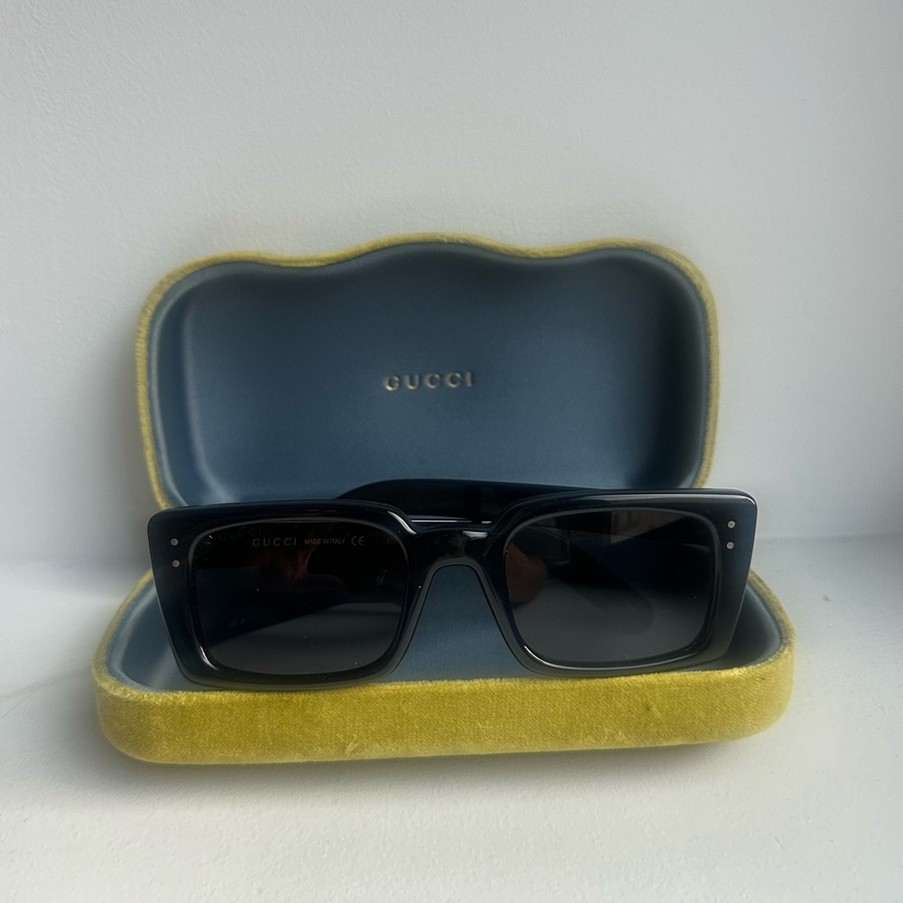 GUCCI BLACK RECTANGULAR SUNGLASSES GG0539S